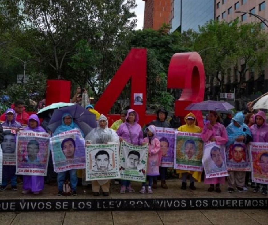 Ordenan entregar 853 documentos clave del caso Ayotzinapa y prohíben clasificarlos como secretos